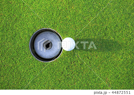 カップとゴルフボール カップとゴルフボール 44872551