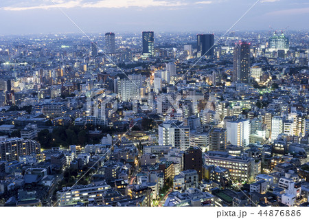 高層ビルからの都会の夜景 恵比寿 渋谷 新宿の写真素材