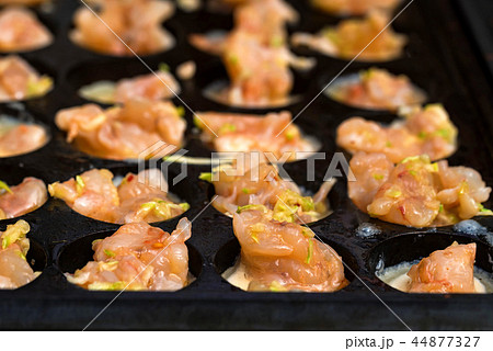 Close up baking prawns in baking pan with holes Close up baking prawns in baking pan with holes 44877327