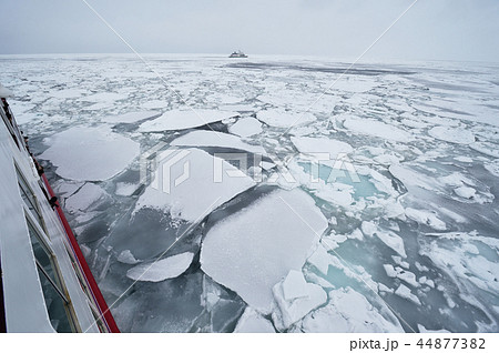 流氷観光船から見た流氷(北海道・網走) 流氷観光船から見た流氷(北海道・網走) 44877382