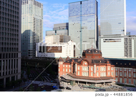 東京駅と高層ビル 44881856
