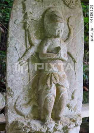 信州松本の文化財 刈谷原町の庚申塔 善光寺街道刈谷原宿で旅人の安全を見守る 信州松本の文化財 刈谷原町の庚申塔 善光寺街道刈谷原宿で旅人の安全を見守る 44886129