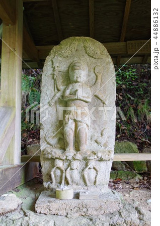 信州松本の文化財　刈谷原町の庚申塔　善光寺街道刈谷原宿で旅人の安全を見守る 44886132