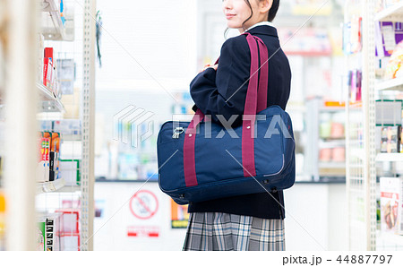 コンビニ（女子高生） 44887797
