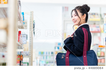 コンビニ(女子高生) コンビニ(女子高生) 44889064