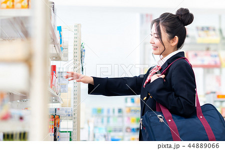 コンビニ(女子高生) コンビニ(女子高生) 44889066