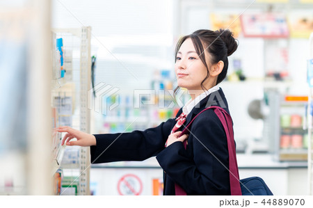 コンビニ(女子高生) コンビニ(女子高生) 44889070
