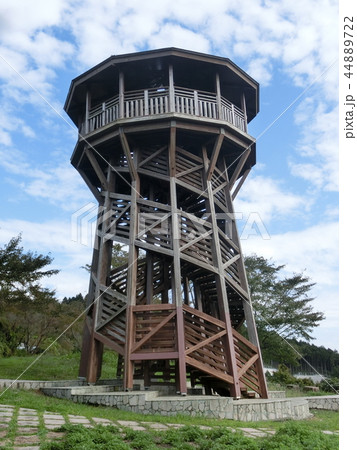 ヤビツ峠・菜の花台の展望台（神奈川県秦野市・丹沢大山国定公園） 44889722