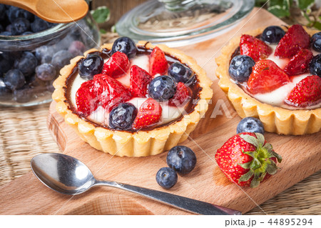 Fresh homemade fruit tart Fresh homemade fruit tart 44895294