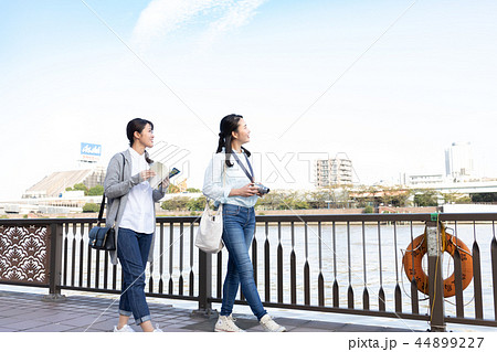 観光 女子旅 東京スカイツリーの写真素材