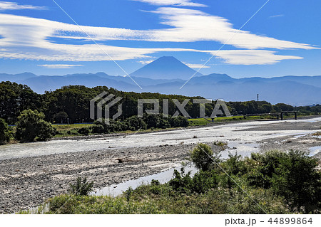 山梨県 甲斐市 信玄堤と富士山 美しい日本の歴史的風土100選 関東の富士見百景の写真素材