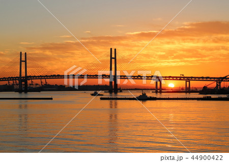 横浜大さん橋にて　日の出 44900422