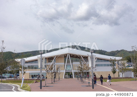 女川駅前にぎわい拠点シーパルピア女川海が見える公園石巻線の終着駅屋根は羽ばたくウミネコをイメージ 女川駅前にぎわい拠点シーパルピア女川海が見える公園石巻線の終着駅屋根は羽ばたくウミネコをイメージ 44900871