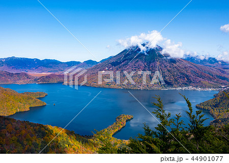 日光の秋 半月山から見下ろす中禅寺湖 c-1 男体山~金精峠 日光の秋 半月山から見下ろす中禅寺湖 c-1 男体山~金精峠 44901077