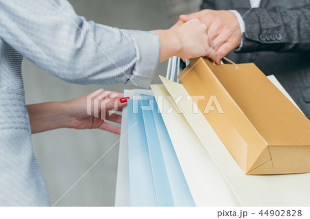 shopping addict spending lifestyle woman purchase shopping addict spending lifestyle woman purchase 44902828