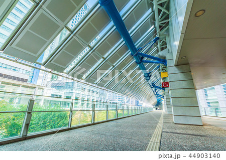 秋晴れの品川インターシティー周辺の都市風景 秋晴れの品川インターシティー周辺の都市風景 44903140