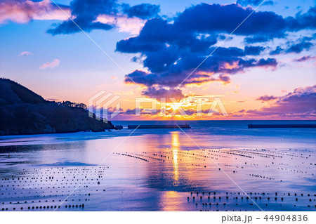 朝を迎える港 光の道 岩手県大船渡市 朝を迎える港 光の道 岩手県大船渡市 44904836