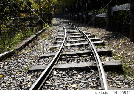 鉄道 枕木 砂利 44905945
