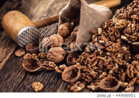 Walnut kernels whole walnuts in burlap sack. Walnut kernels whole walnuts in burlap sack. 44906001
