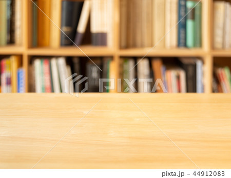 背景素材　本棚　本　書籍　書物 44912083