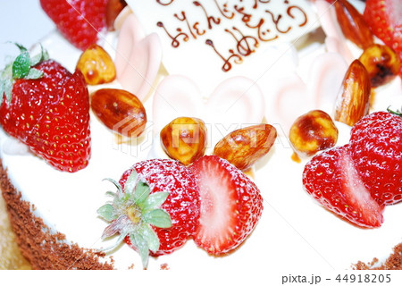 バースデーケーキ 44918205