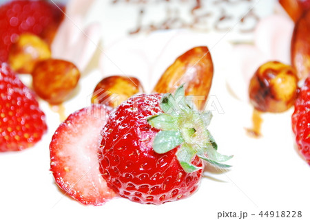 イチゴのケーキ 44918228