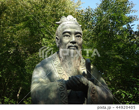 湯島聖堂　孔子像 44920405