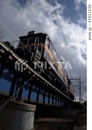 力強い電気機関車 44921036