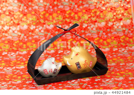 干支の置物 44921484