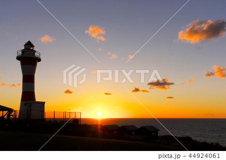 初山別　金比羅岬灯台と日没 44924061