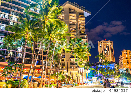 《ハワイ》ワイキキビーチ・トワイライト夜景 44924537