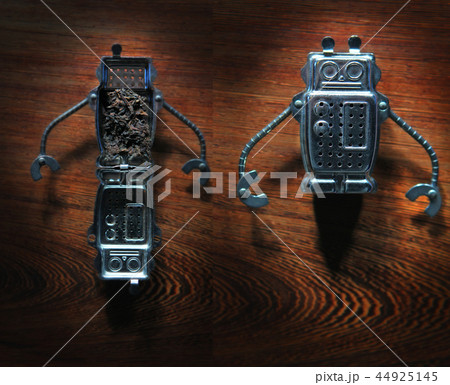 Metal robot black tea wooden table Metal robot black tea wooden table 44925145
