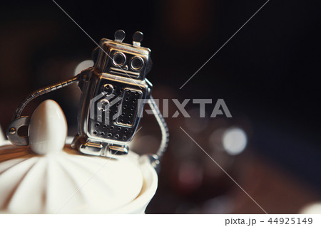 Metal robot tea cup  44925149