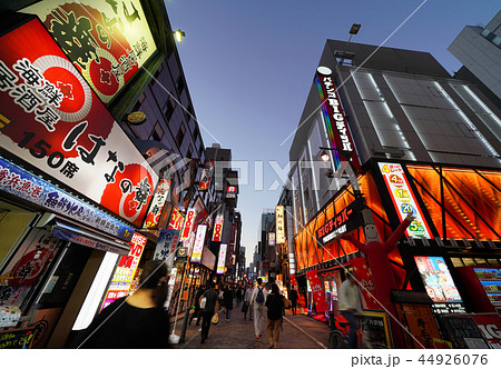 日本の東京都市景観 夜の新橋 日本の東京都市景観 夜の新橋 44926076