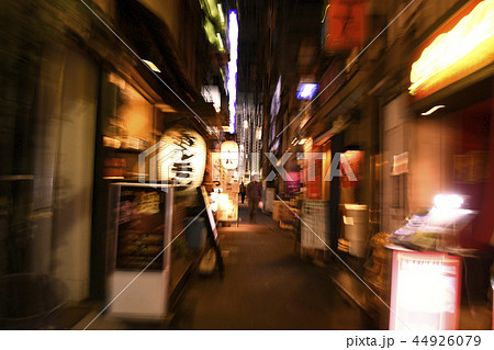 日本の東京都市景観　夜の新橋 44926079