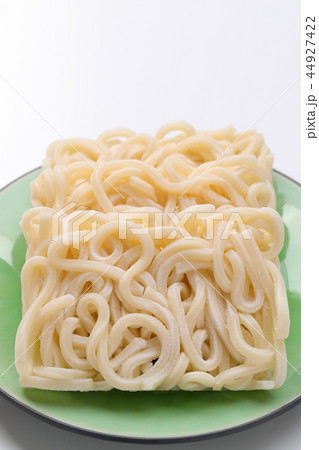 解凍しかけた冷凍うどん 44927422