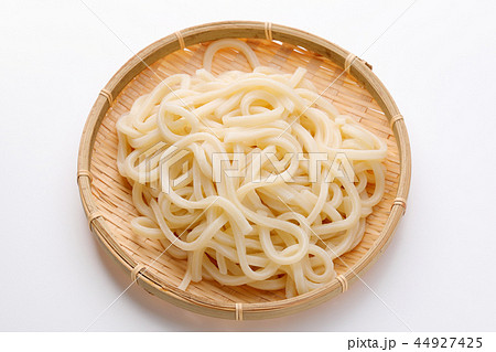 解凍した冷凍うどんのざる盛り 解凍した冷凍うどんのざる盛り 44927425
