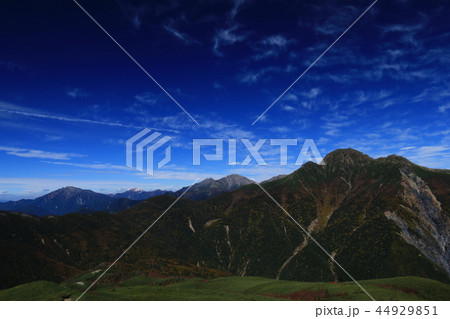 南アルプス塩見岳山頂への道　烏帽子岳からの塩見岳の雄姿　 44929851