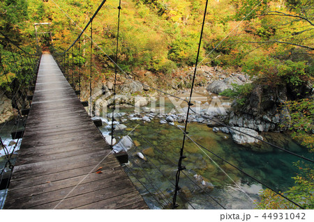 秋山郷の秋 見倉橋の写真素材