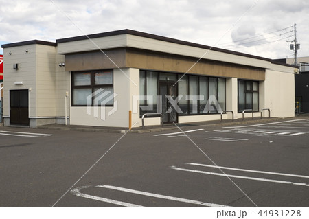 コンビニの改装 44931228