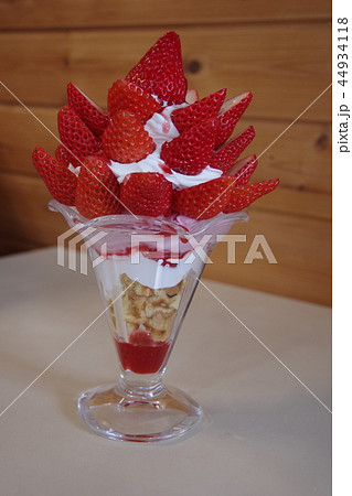 いちごパフェ 44934118
