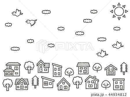 デフォルメした家と木の並び 空と雲と鳥 手書き風線画のみのイラスト素材