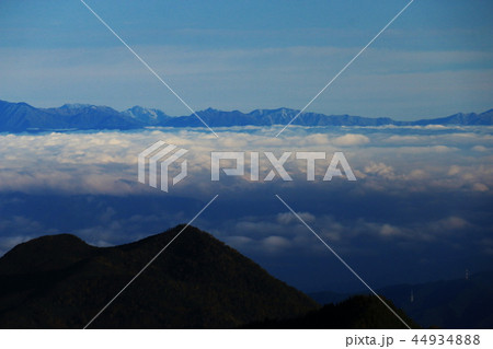 南アルプス塩見岳山頂への道　本谷山稜線からの北アルプス剣岳立山連峰遠景　 44934888
