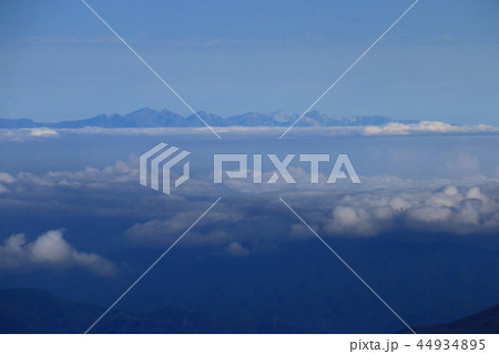 南アルプス塩見岳山頂への道 本谷山稜線からの北アルプス後立山連峰遠景 南アルプス塩見岳山頂への道 本谷山稜線からの北アルプス後立山連峰遠景 44934895