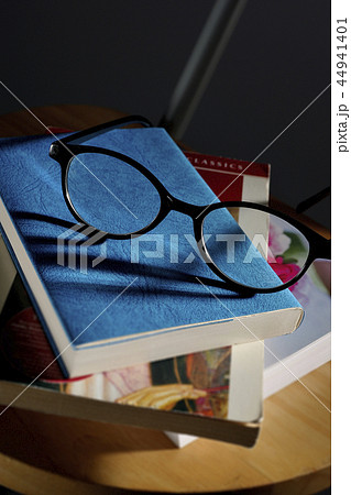 真夜中の読書 44941401