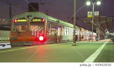 Train on Moscow passenger platform 44942650