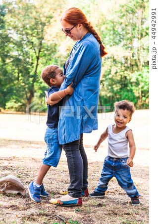 International family mother and two kids 44942991