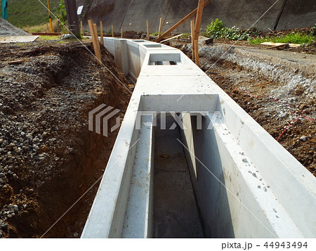 法面防災工事には雨水排水溝の設置がセットです 44943494