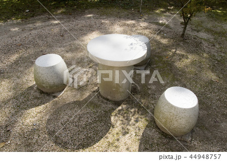 椅子とテーブル 44948757