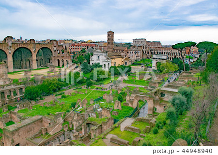 イタリア　フォロ・ロマーノ 44948940